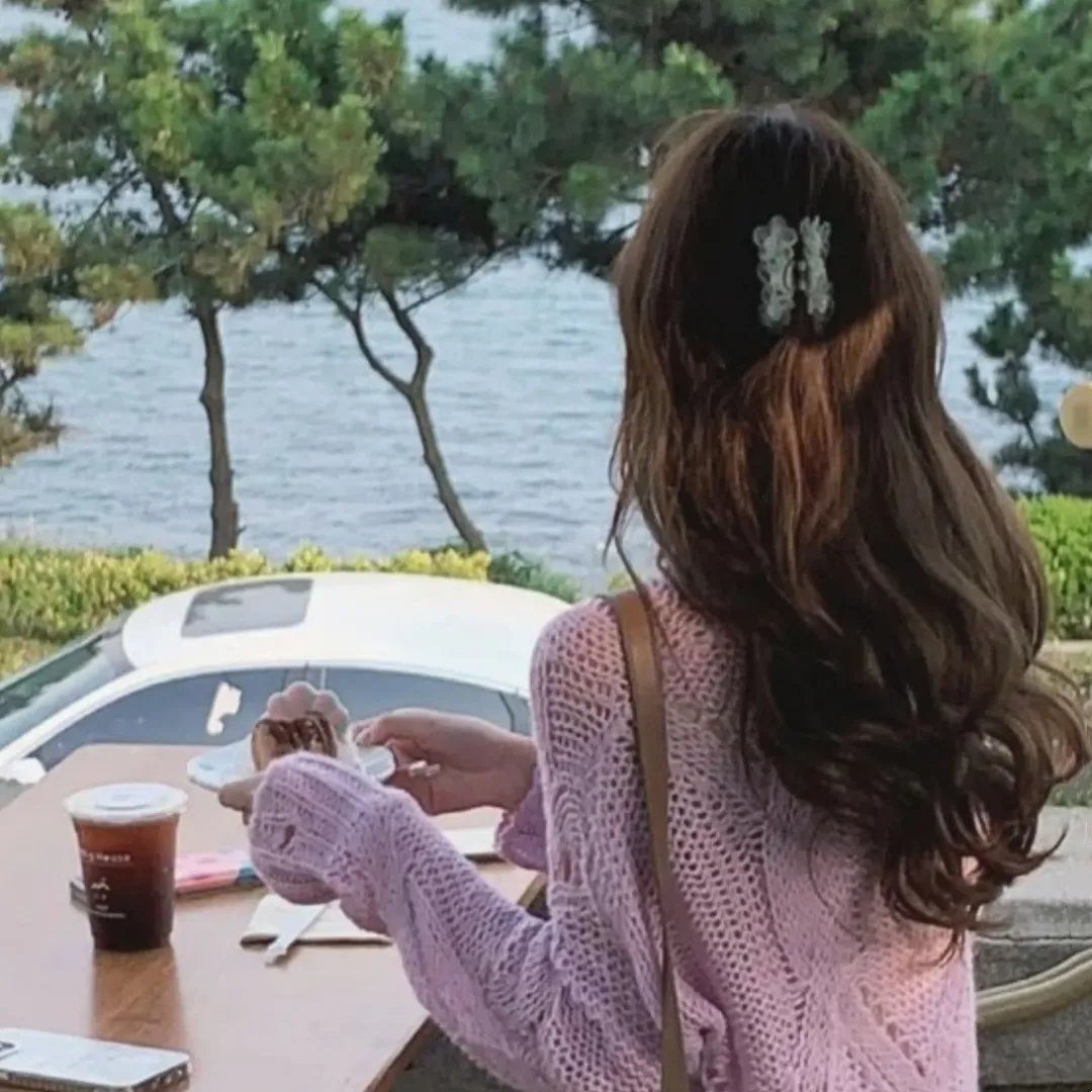 照片里的伴娘